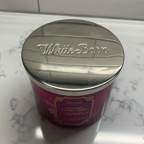 White Barn Crushed Candy Cane 3 Wick Candle - Picture 4 of 6